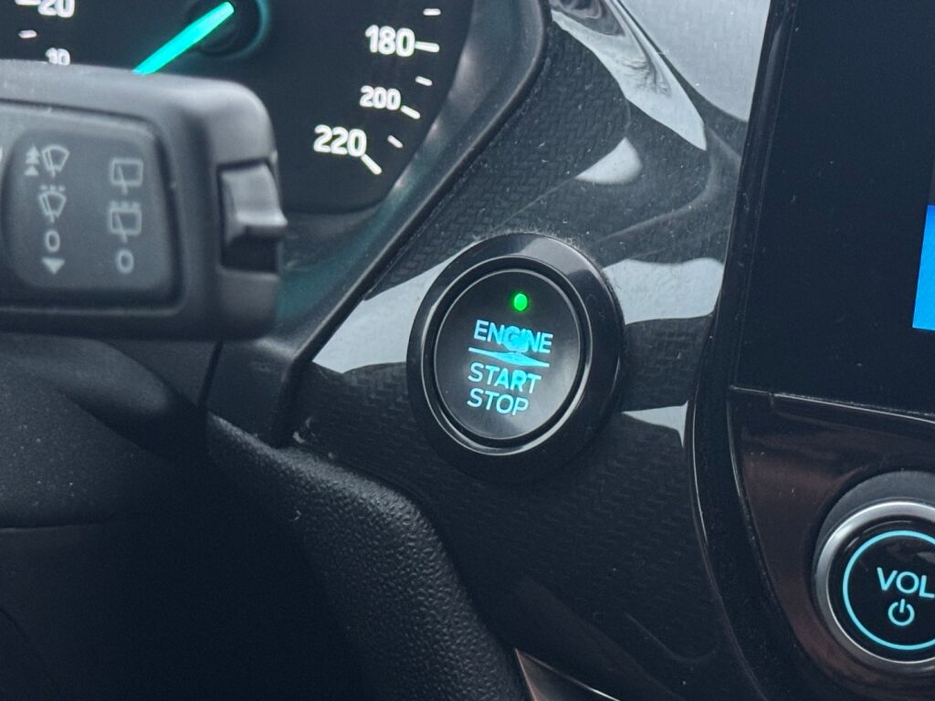 Ford Fiesta Van 2019 Valkoinen