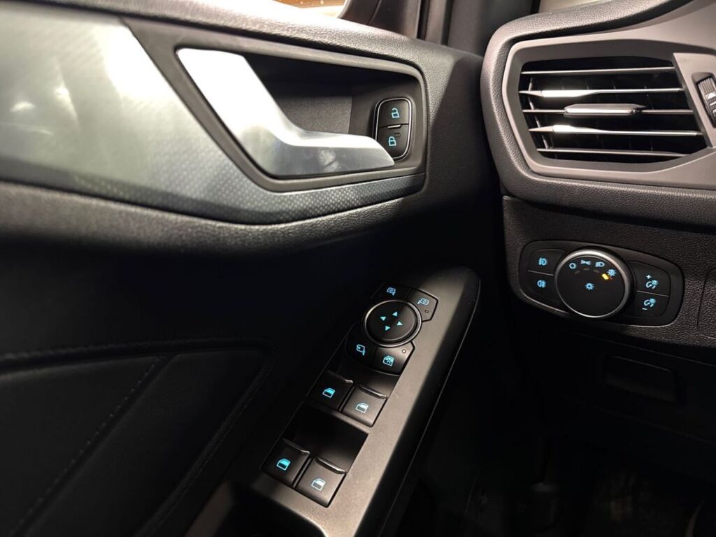 Ford Focus 2019 Metallinhohto Oranssi (Orange Glow)