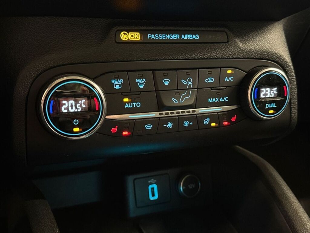 Ford Focus 2019 Metallinhohto Oranssi (Orange Glow)