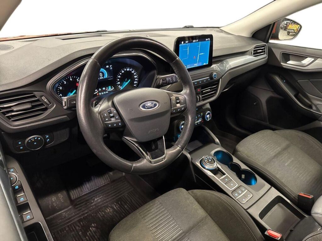 Ford Focus 2019 Metallinhohto Oranssi (Orange Glow)