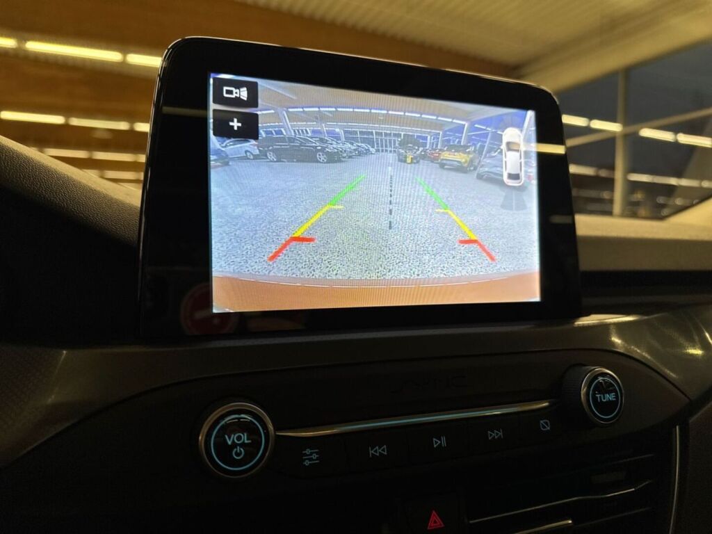 Ford Focus 2019 Metallinhohto Oranssi (Orange Glow)