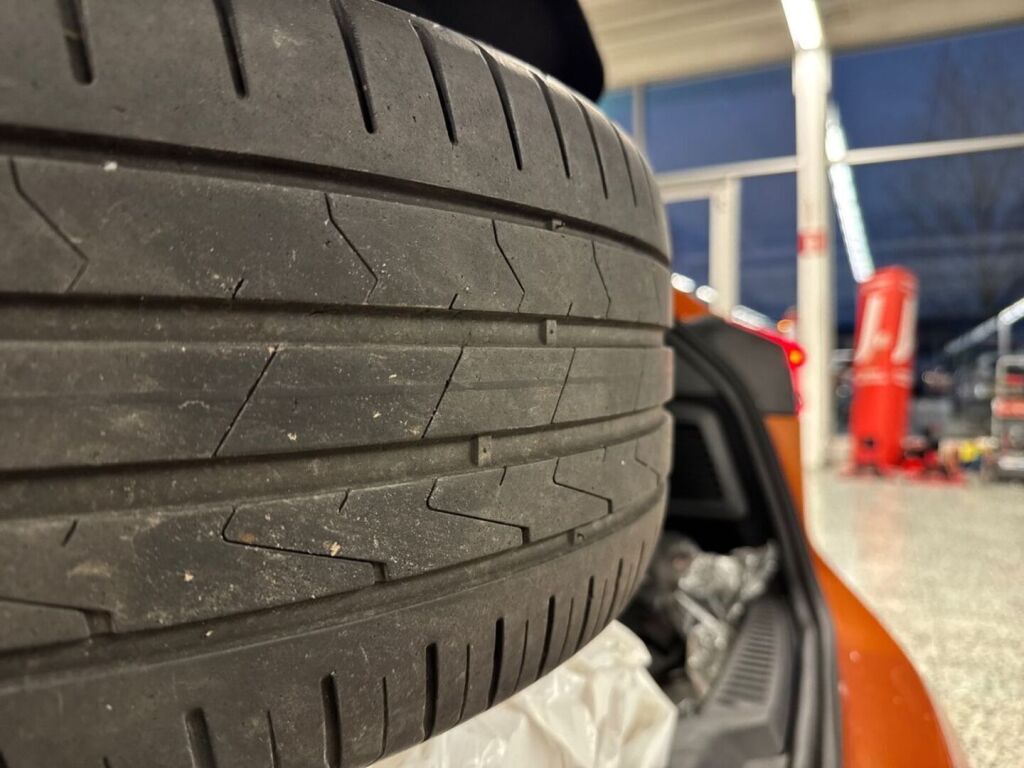 Ford Focus 2019 Metallinhohto Oranssi (Orange Glow)