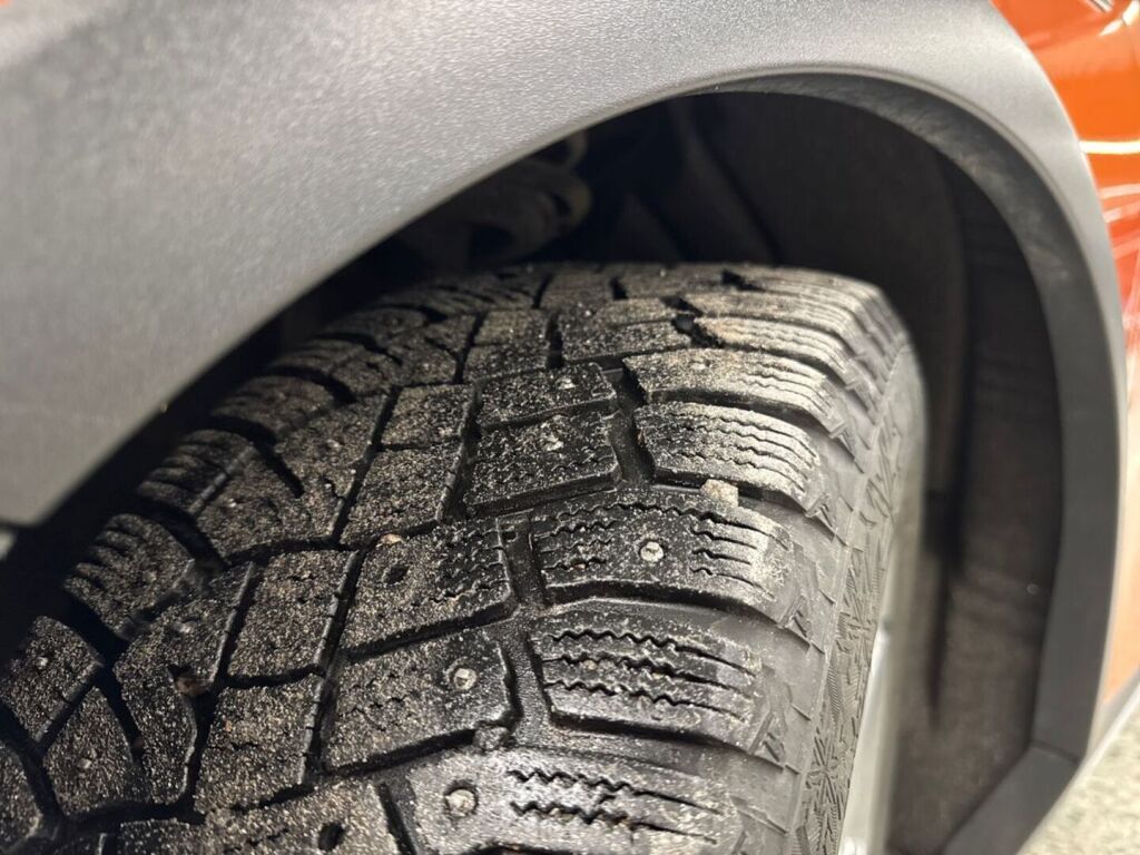 Ford Focus 2019 Metallinhohto Oranssi (Orange Glow)