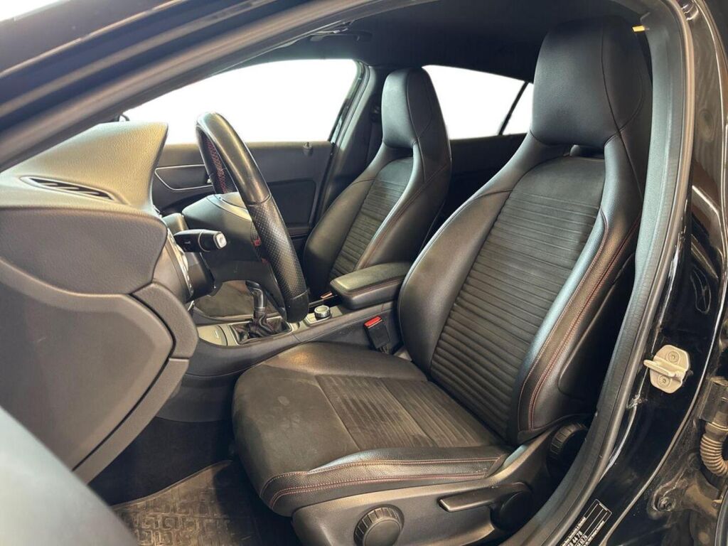 Mercedes-Benz GLA 2014 Musta