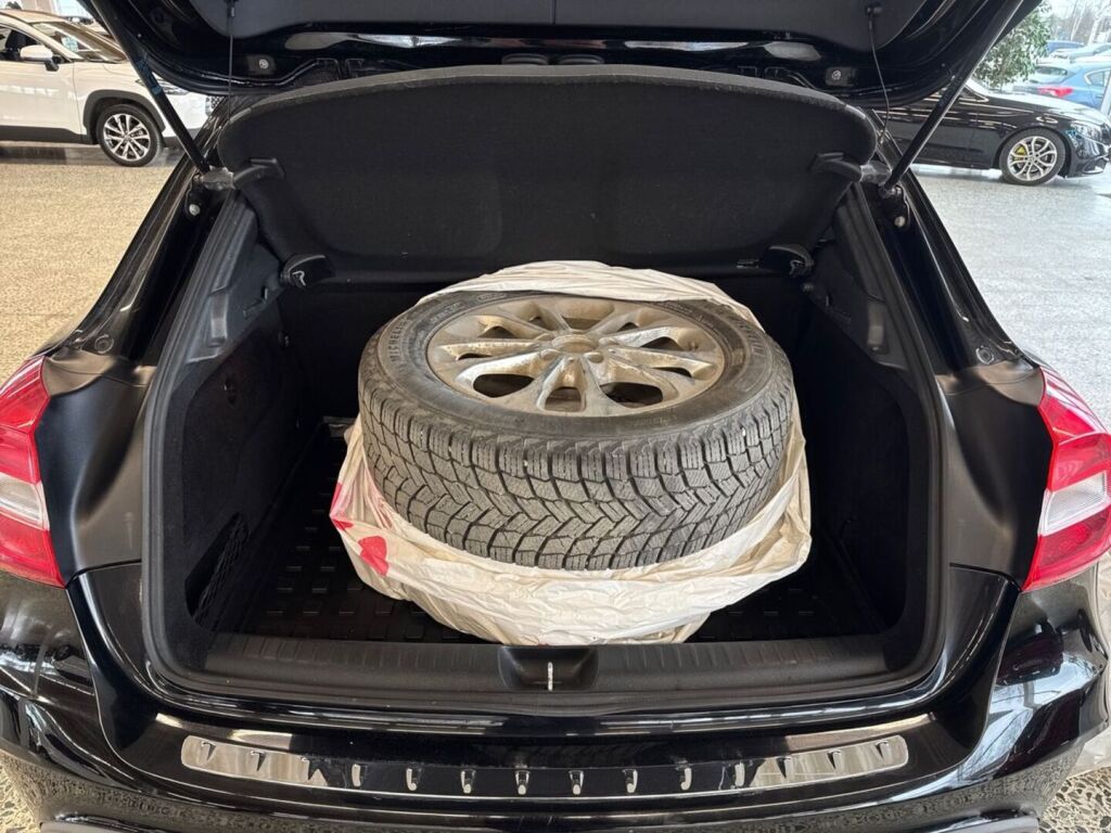 Mercedes-Benz GLA 2014 Musta