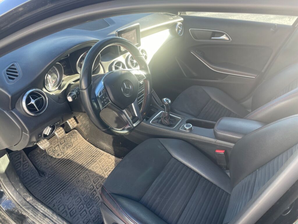 Mercedes-Benz GLA 2014 Musta