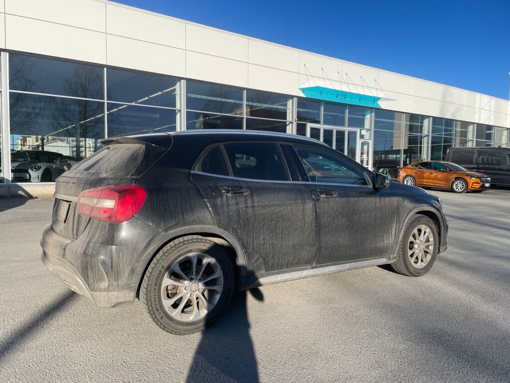 Mercedes-Benz GLA 2014 Musta