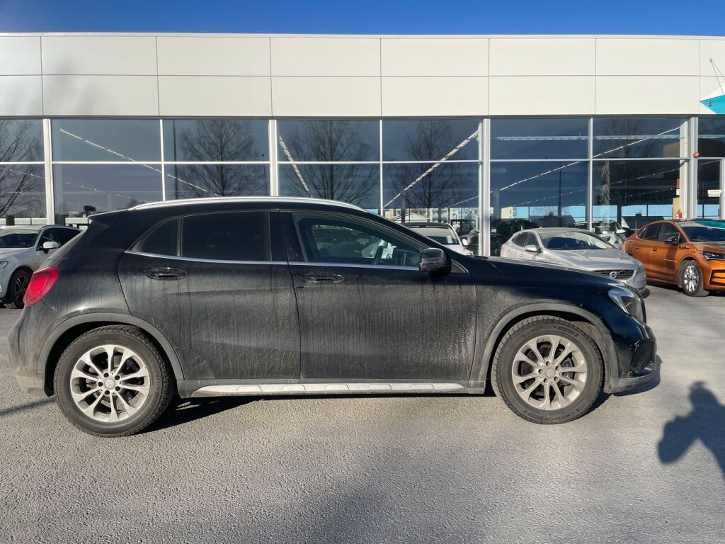 Mercedes-Benz GLA 2014 Musta