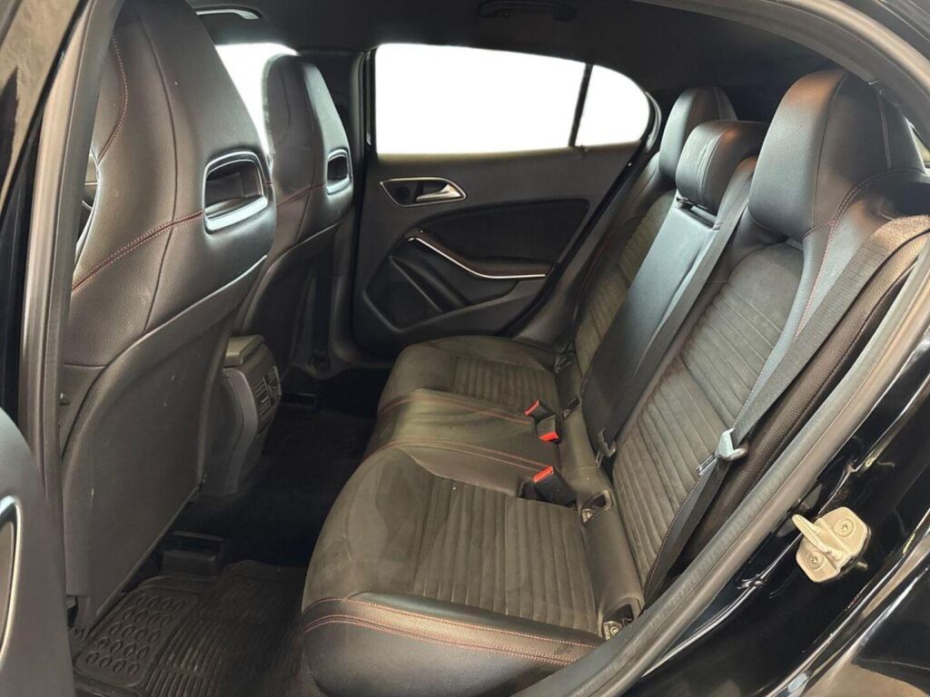 Mercedes-Benz GLA 2014 Musta