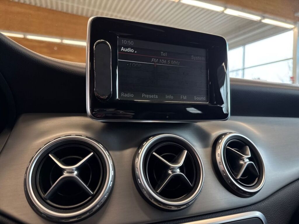 Mercedes-Benz GLA 2014 Musta