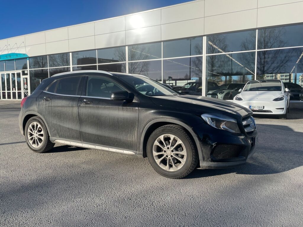 Mercedes-Benz GLA 2014 Musta