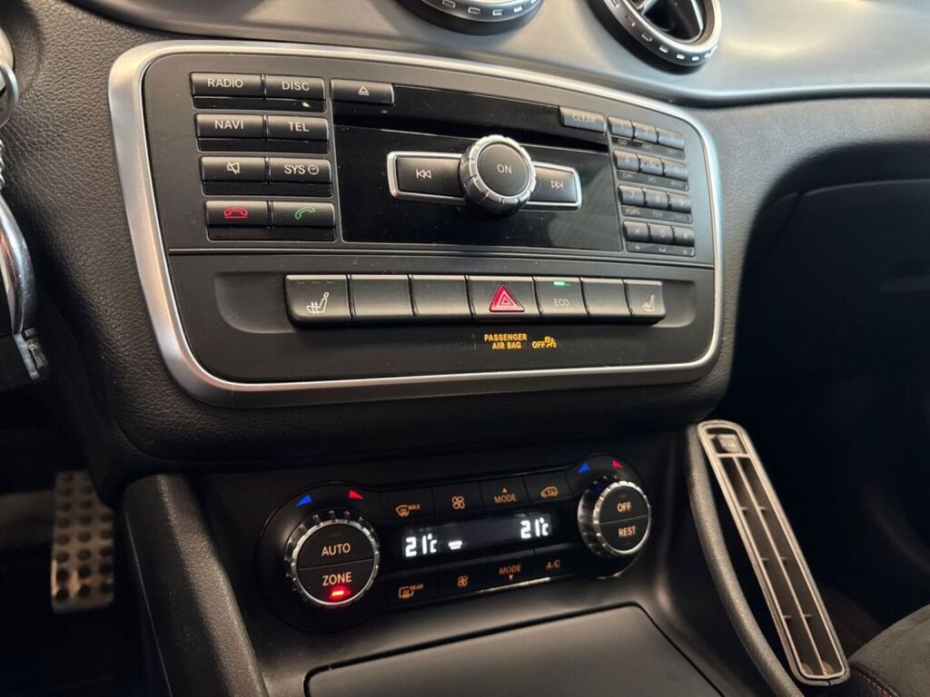 Mercedes-Benz GLA 2014 Musta