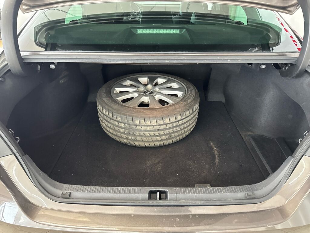 Toyota Camry 2019 Ruskea (beige)