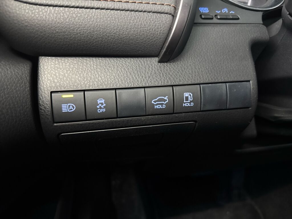 Toyota Camry 2019 Ruskea (beige)