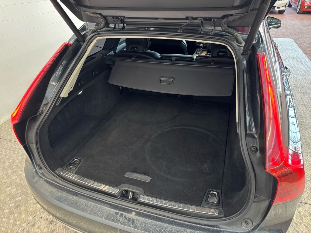 Volvo V90 2019 Harmaa