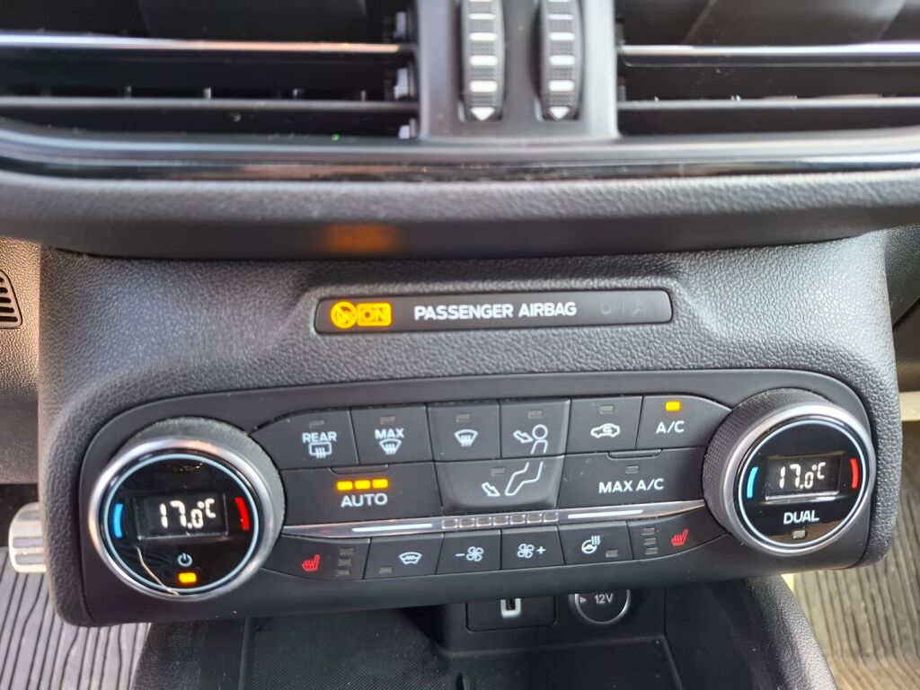Ford Focus 2019 Musta