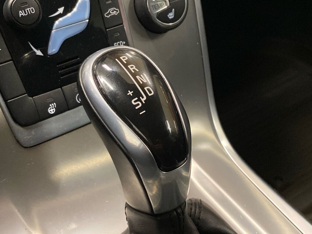 Volvo V70 2014 Valkoinen