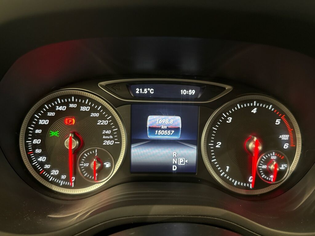 Mercedes-Benz B 2017 Punainen