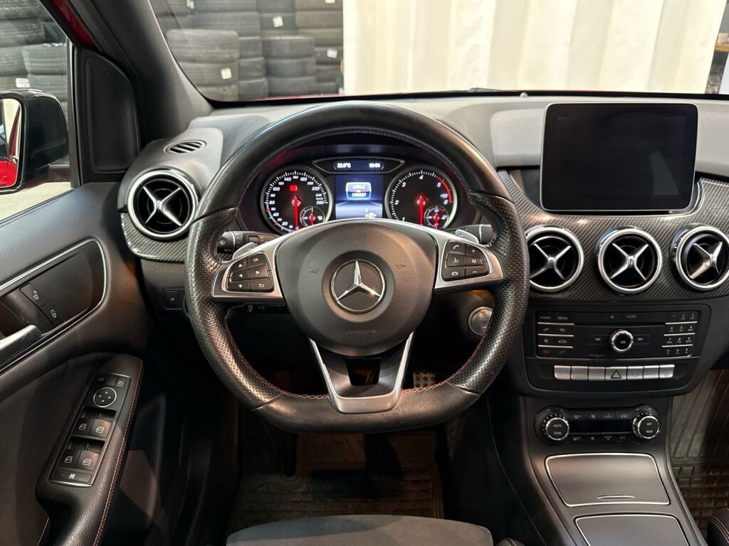 Mercedes-Benz B 2017 Punainen