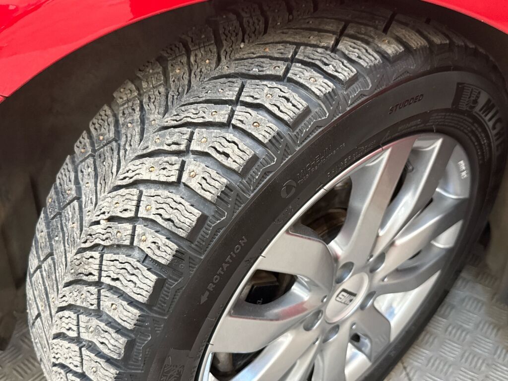 Mercedes-Benz B 2017 Punainen