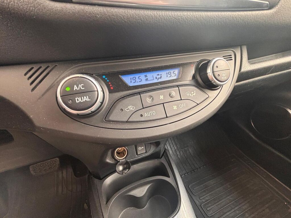Toyota Yaris 2019 Punainen
