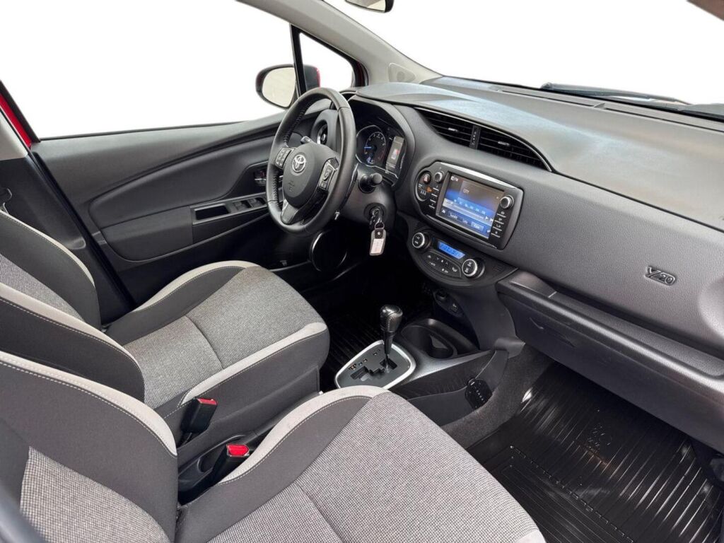 Toyota Yaris 2019 Punainen