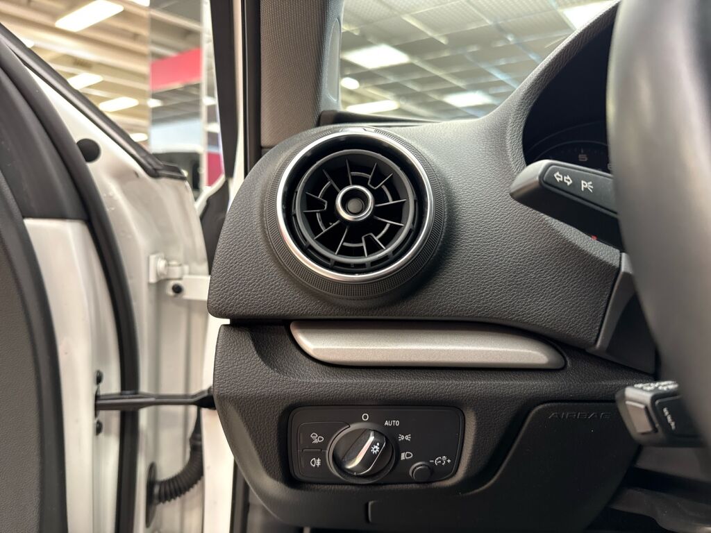 Audi A3 2019 Valkoinen