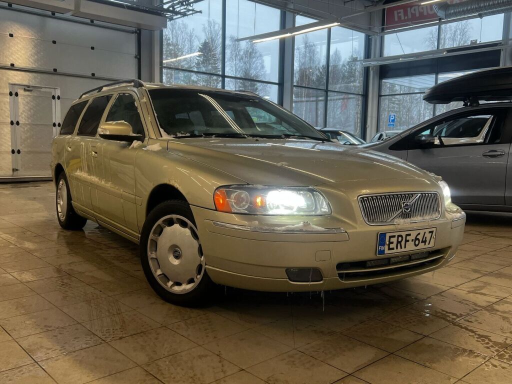 Volvo V70 2006 Keltainen