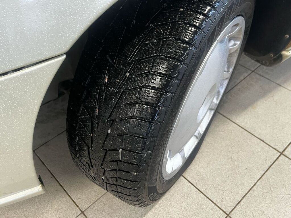 Volvo V70 2006 Keltainen