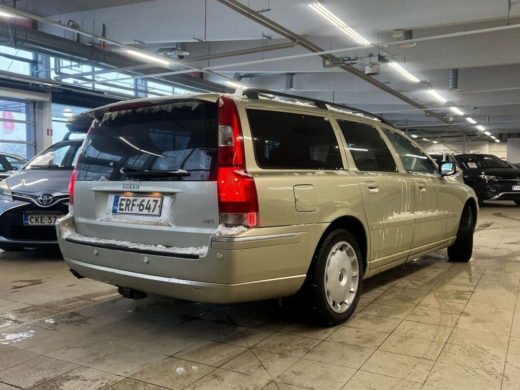 Volvo V70 2006 Keltainen