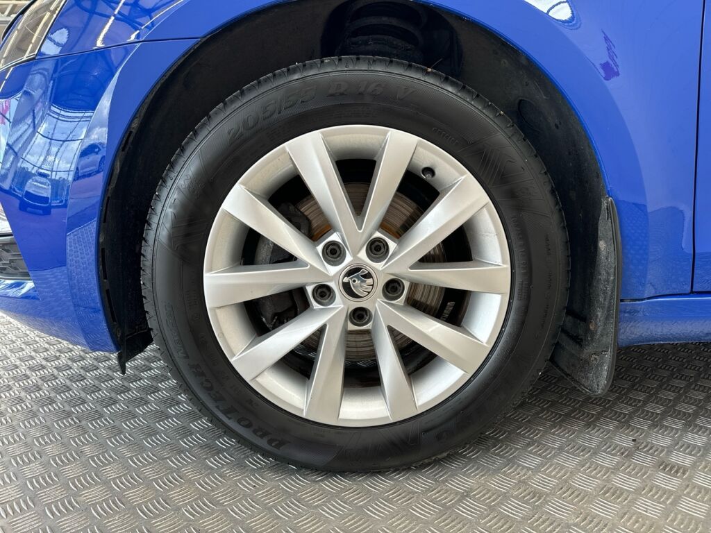 Skoda Octavia 2019 Sininen