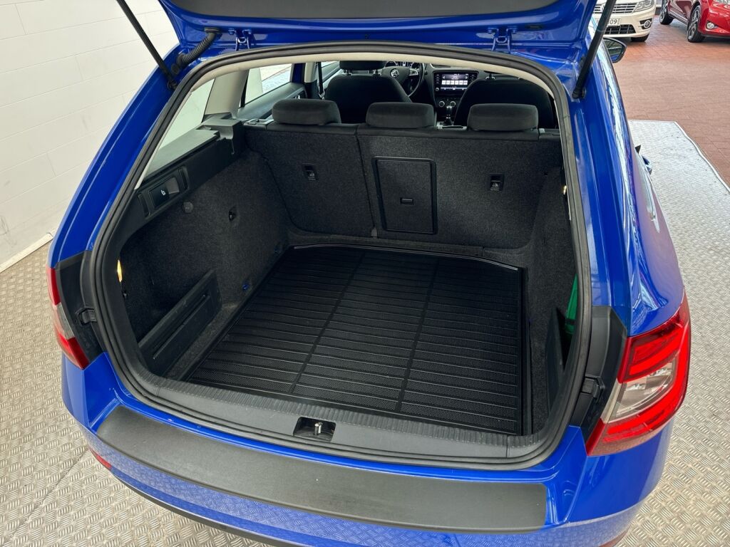 Skoda Octavia 2019 Sininen