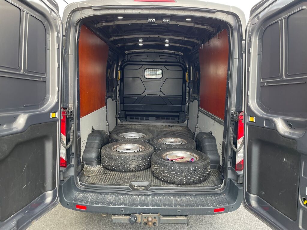 Ford Transit 2019 Ruskea (beige)