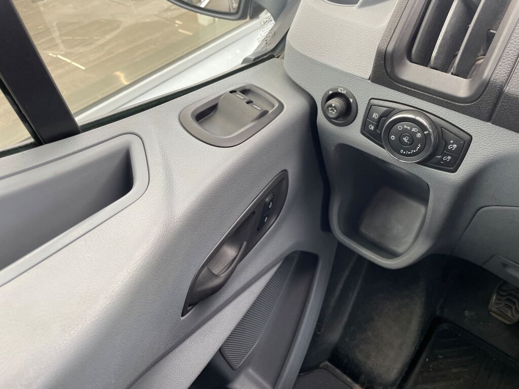 Ford Transit 2019 Ruskea (beige)