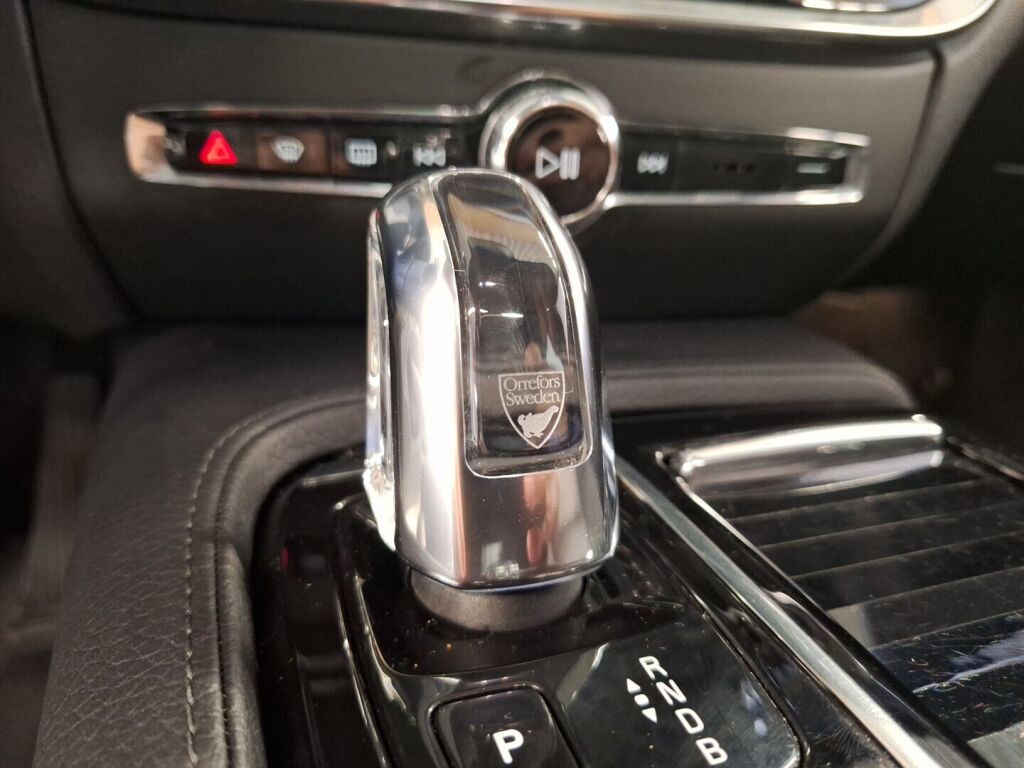 Volvo V60 2019 Sininen