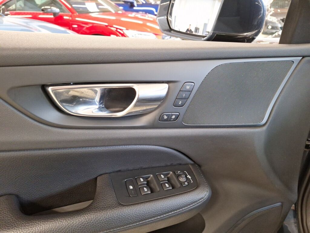 Volvo V60 2019 Sininen