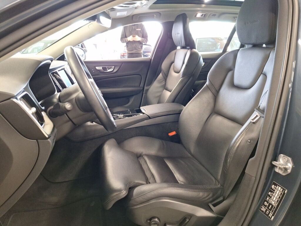 Volvo V60 2019 Sininen