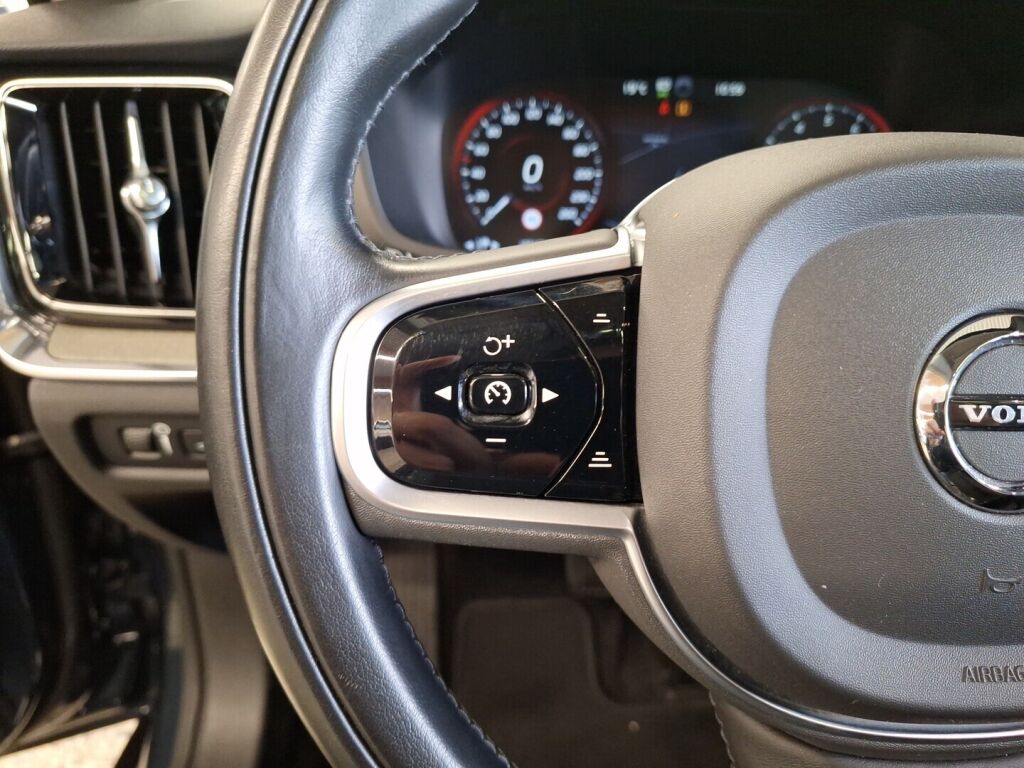 Volvo V60 2019 Sininen