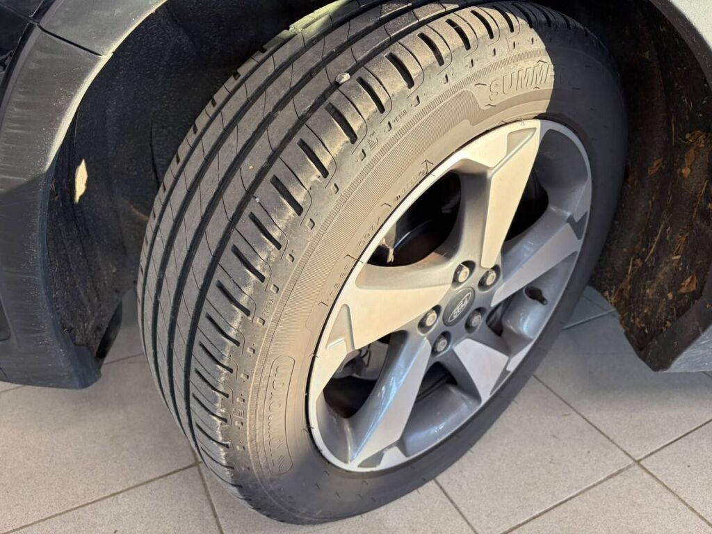 Ford Focus 2019 Musta