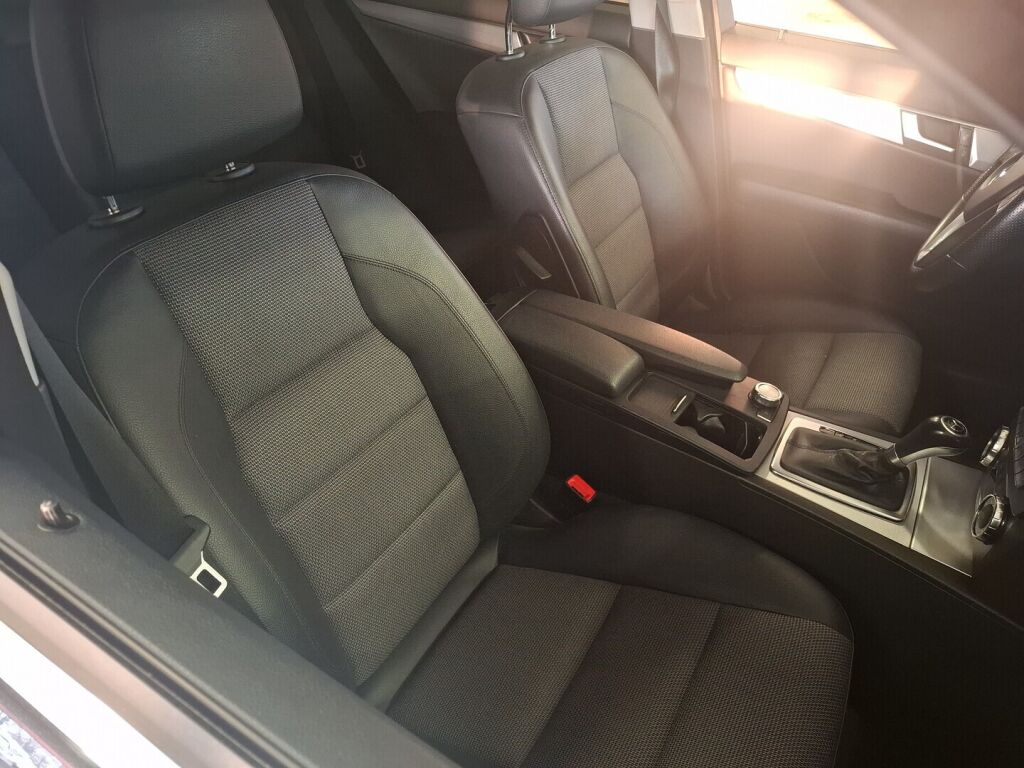 Mercedes-Benz C 2012 Musta