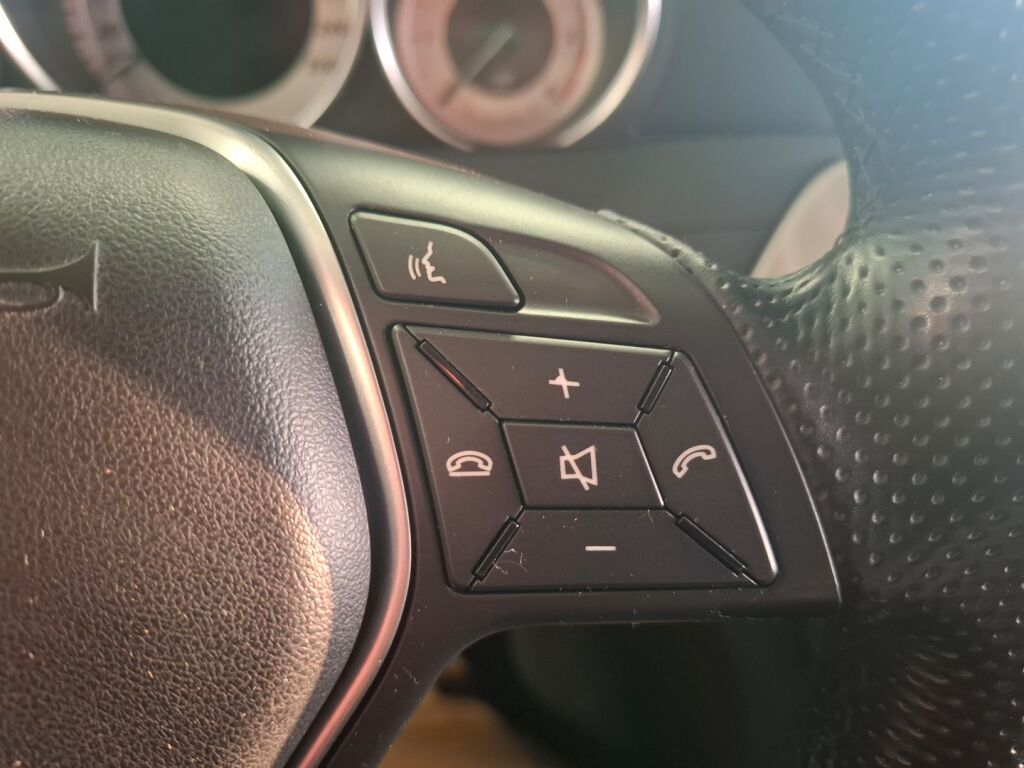 Mercedes-Benz C 2012 Musta