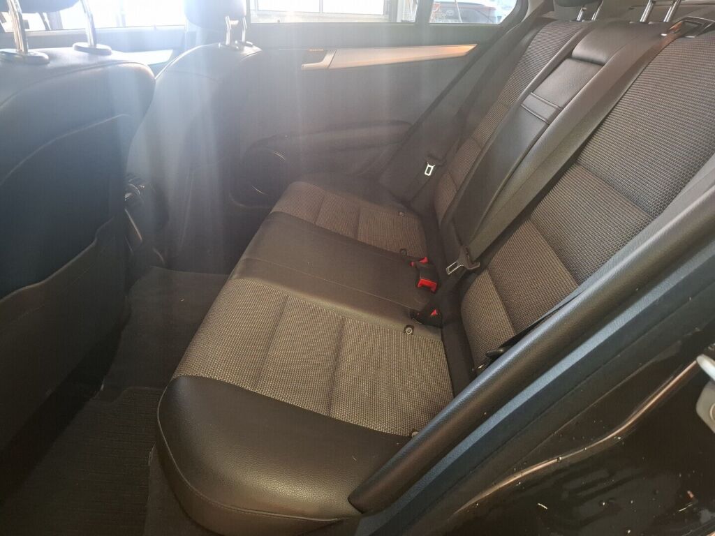 Mercedes-Benz C 2012 Musta