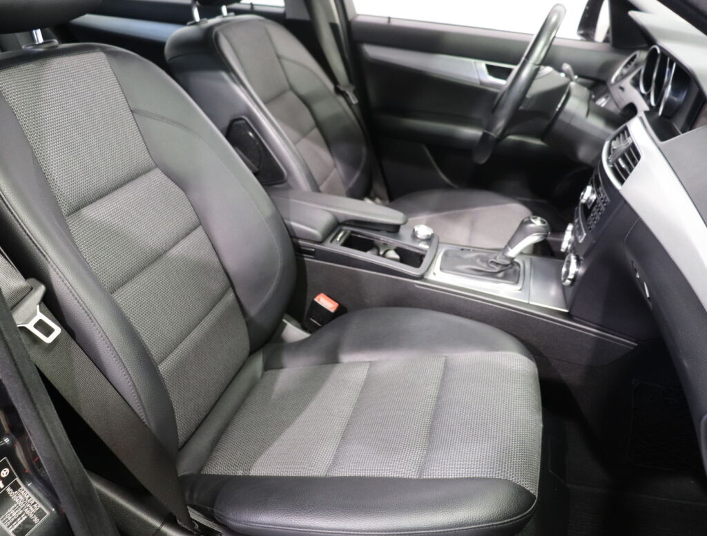 Mercedes-Benz C 2012 Musta