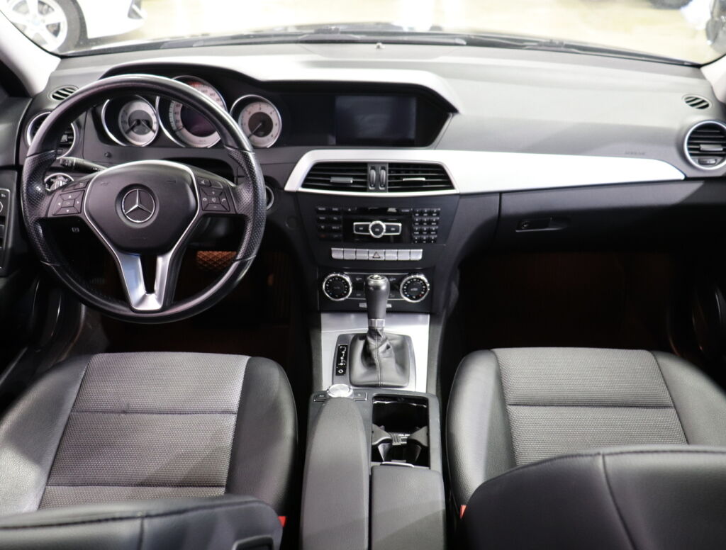 Mercedes-Benz C 2012 Musta