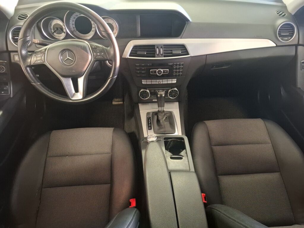 Mercedes-Benz C 2012 Musta