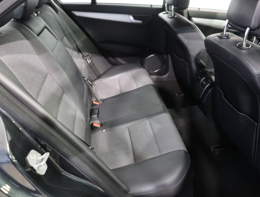 Mercedes-Benz C 2012 Musta