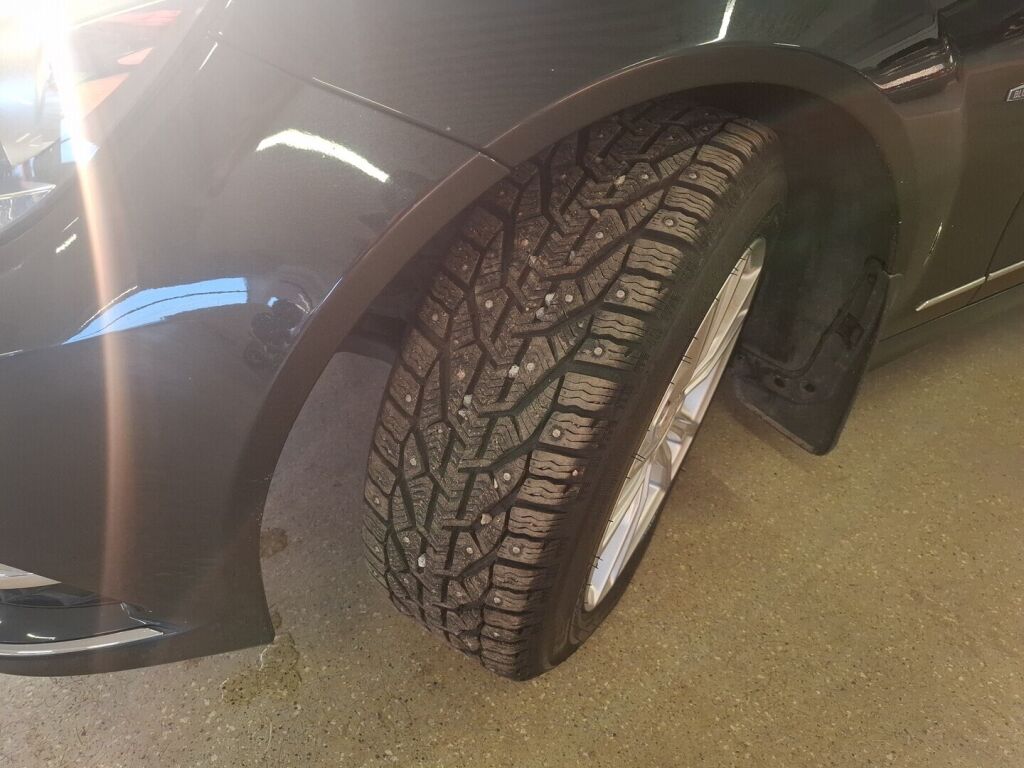 Mercedes-Benz C 2012 Musta