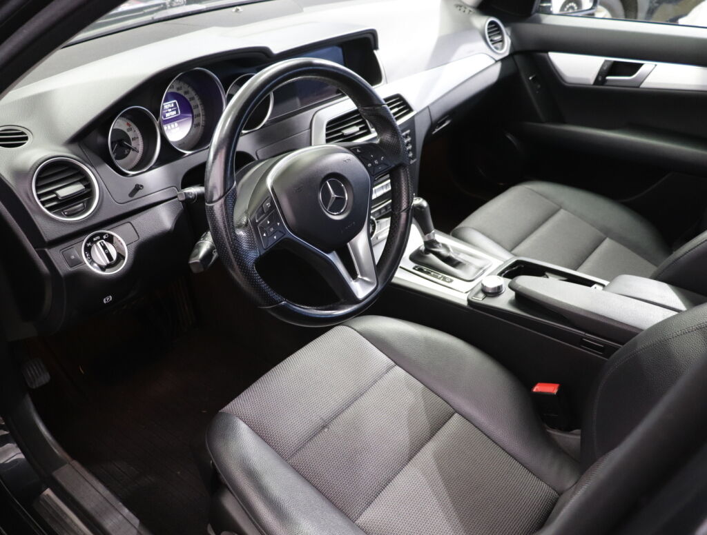 Mercedes-Benz C 2012 Musta