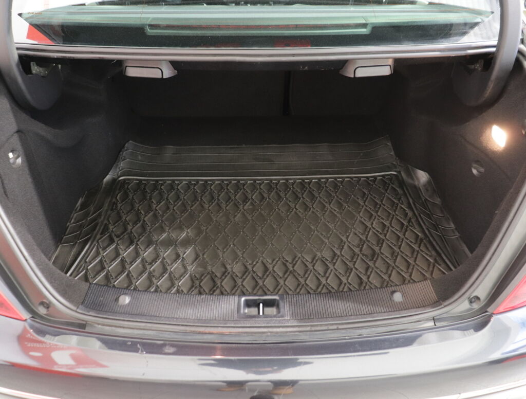 Mercedes-Benz C 2012 Musta