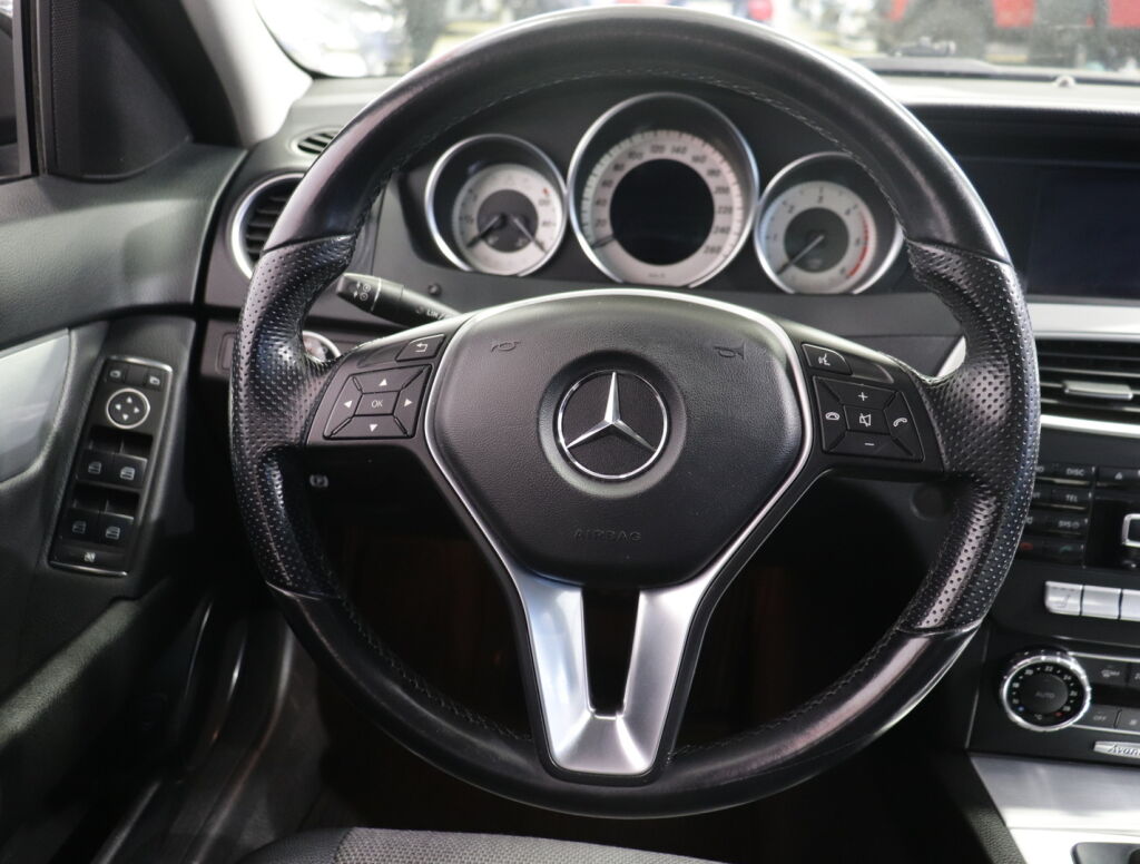 Mercedes-Benz C 2012 Musta